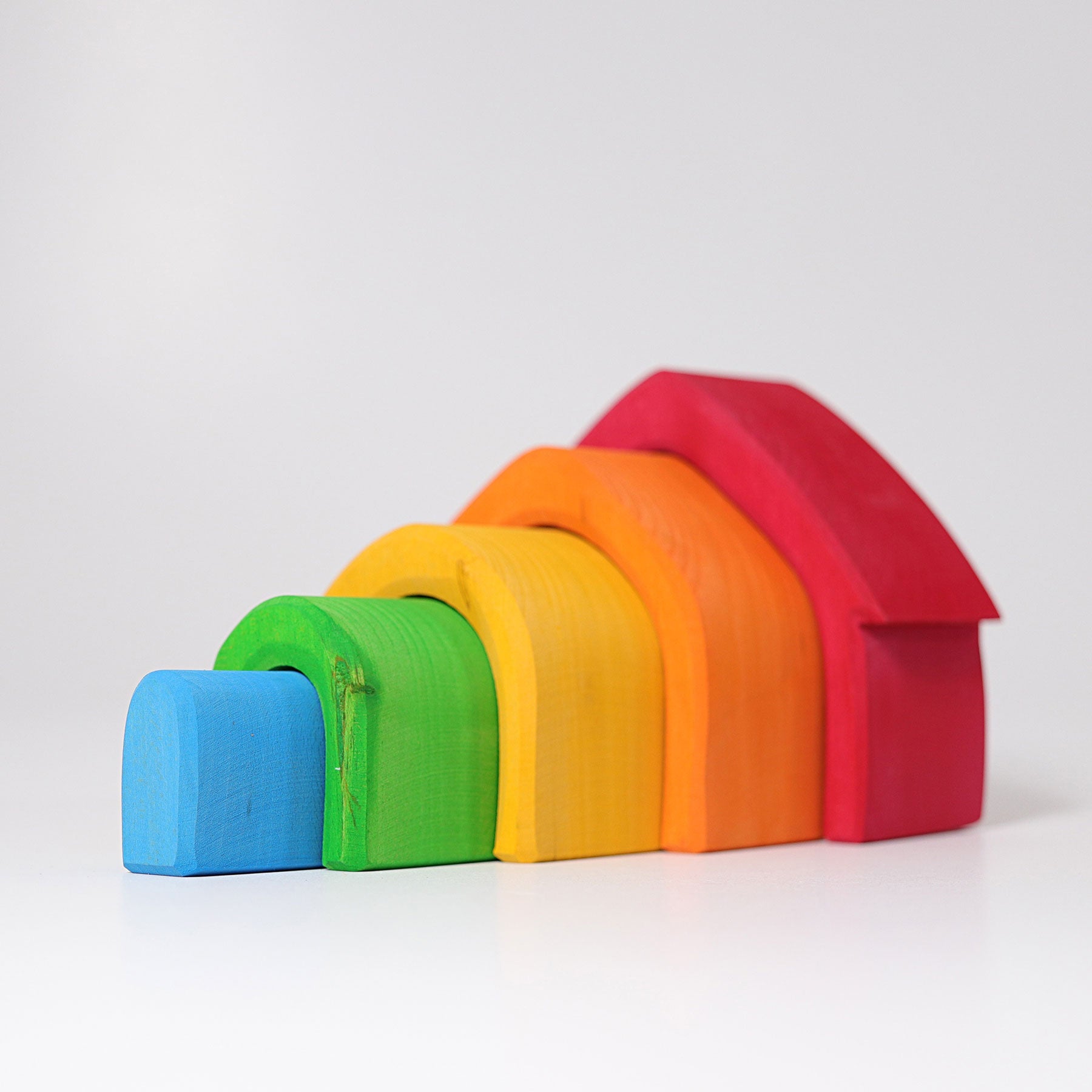 Casă colorată tip curcubeu pentru stivuire - Grimms