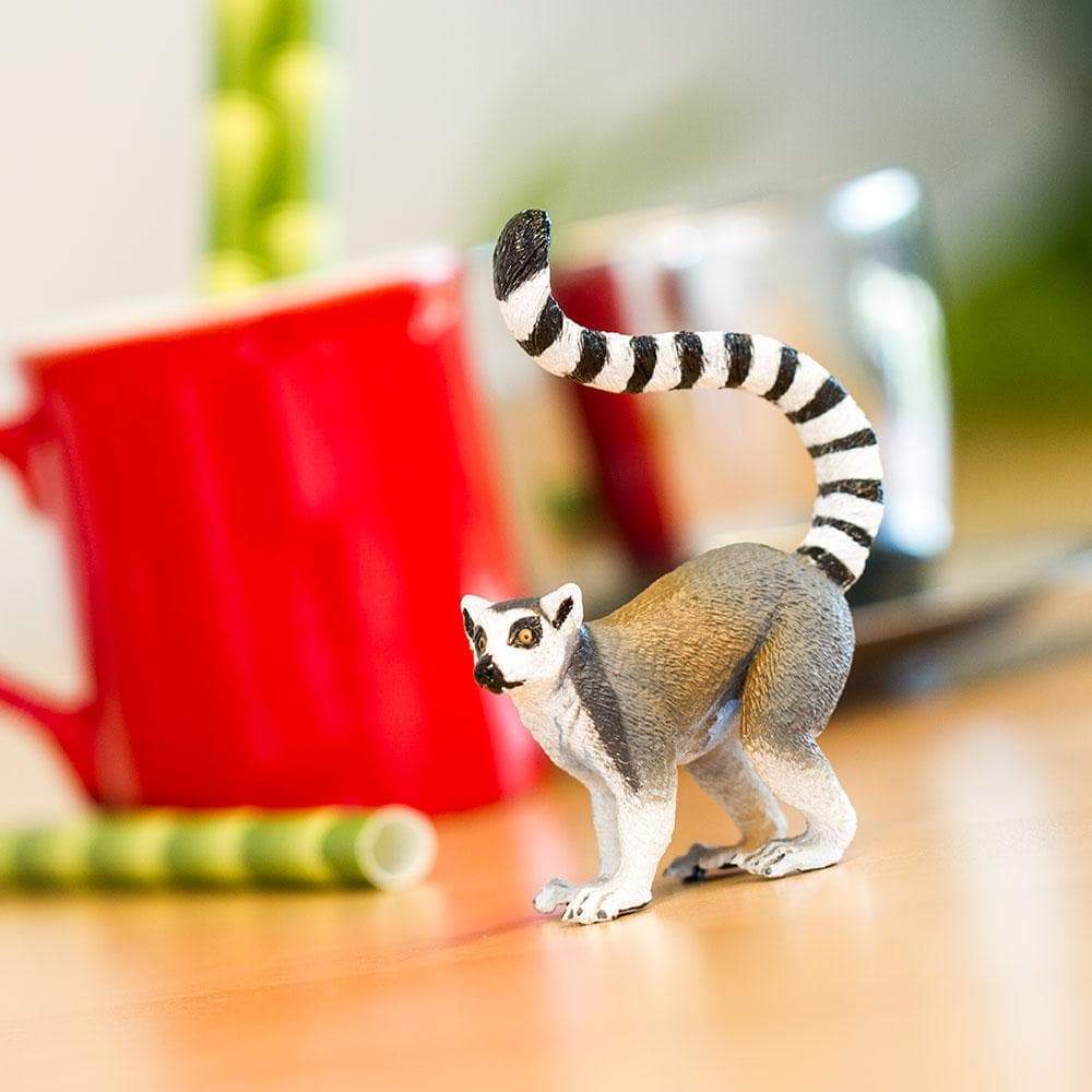 Figurină realistă lemur cu coadă inelată – Safari Ltd