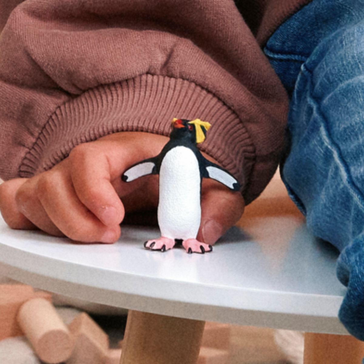 Figurină realistă pinguin rockhopper – Schleich