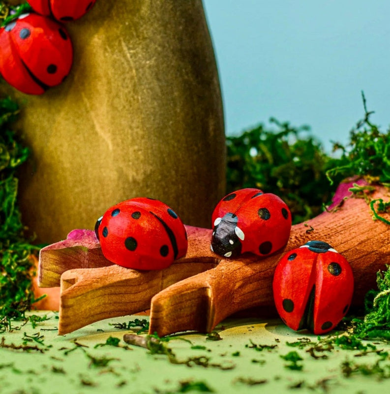 Figurină buburuză din lemn – BumbuToys