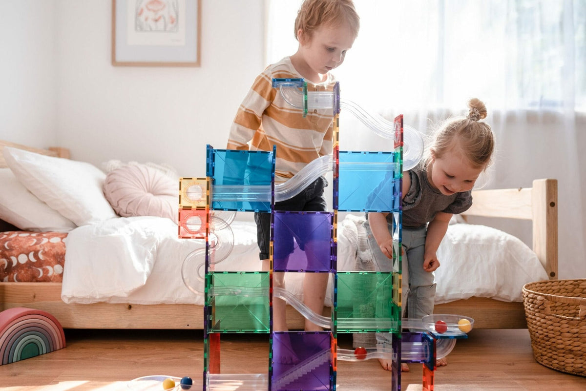 Set de construcție magnetic cu traseu pentru bile, 92 piese – CONNETIX